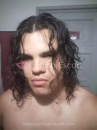 Muchacho joven con ganas de sacar lechita y pasar un hemoso momento