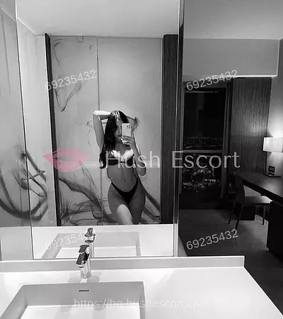 ESCORT DE LUJO DE PASO POR LA CIUDAD 25 años escort en zona equipetrol - sexo-a-pelo trío