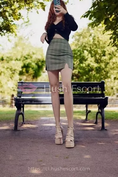 HERMOSA Y SENSUAL CHICA PELIRROJA NATURAL CITAS DISCRETAS 32 años chilenas cabello-rojo fit escort en santiago metropolitan - oral-con-proteccion sexo-anal hotel