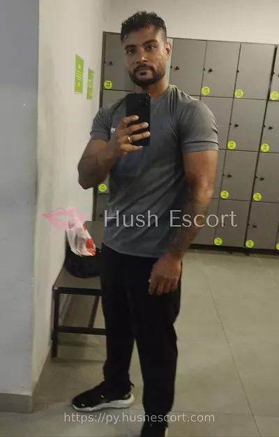 Moreno tatuado 30 años brasilenas cabello-negro slim escort en alto parana